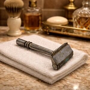 Vintage GEM Micromatic Open Comb Single Edge Safety Razor USA